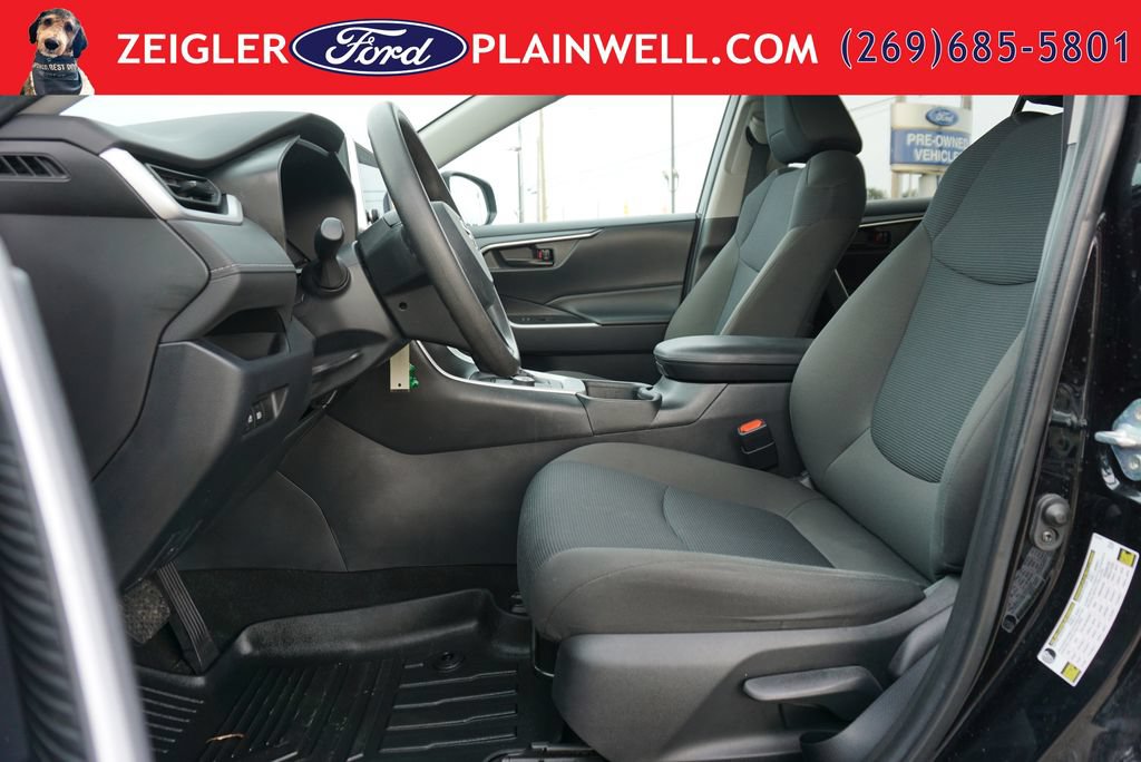 Used 2023 Toyota RAV4 LE AWD/4WD image 16