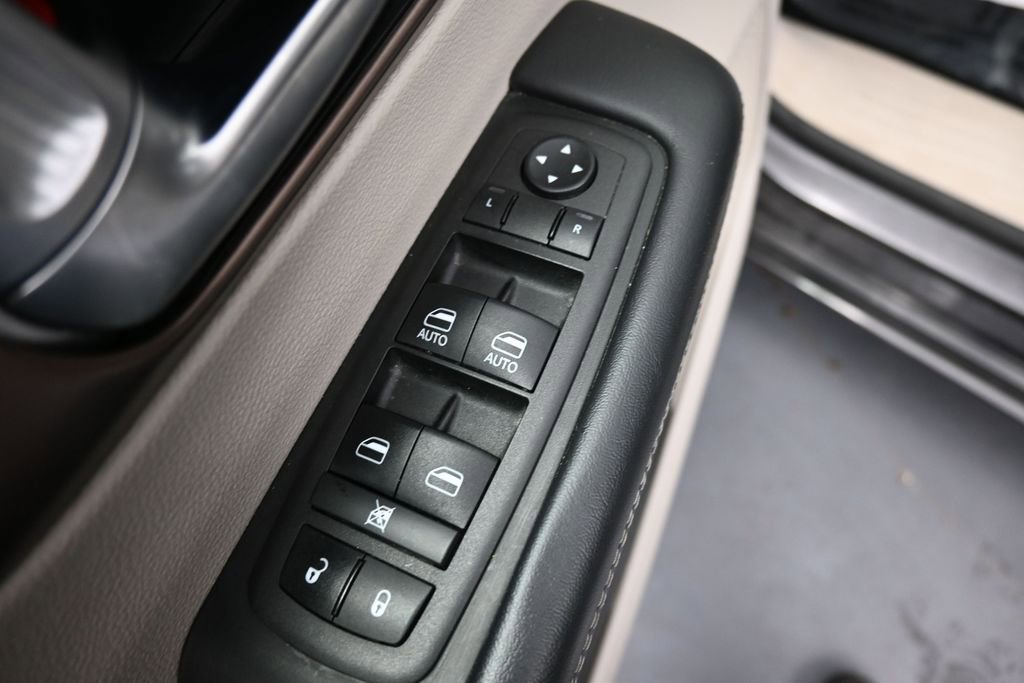 Used 2023 Chrysler Voyager LX FWD image 27