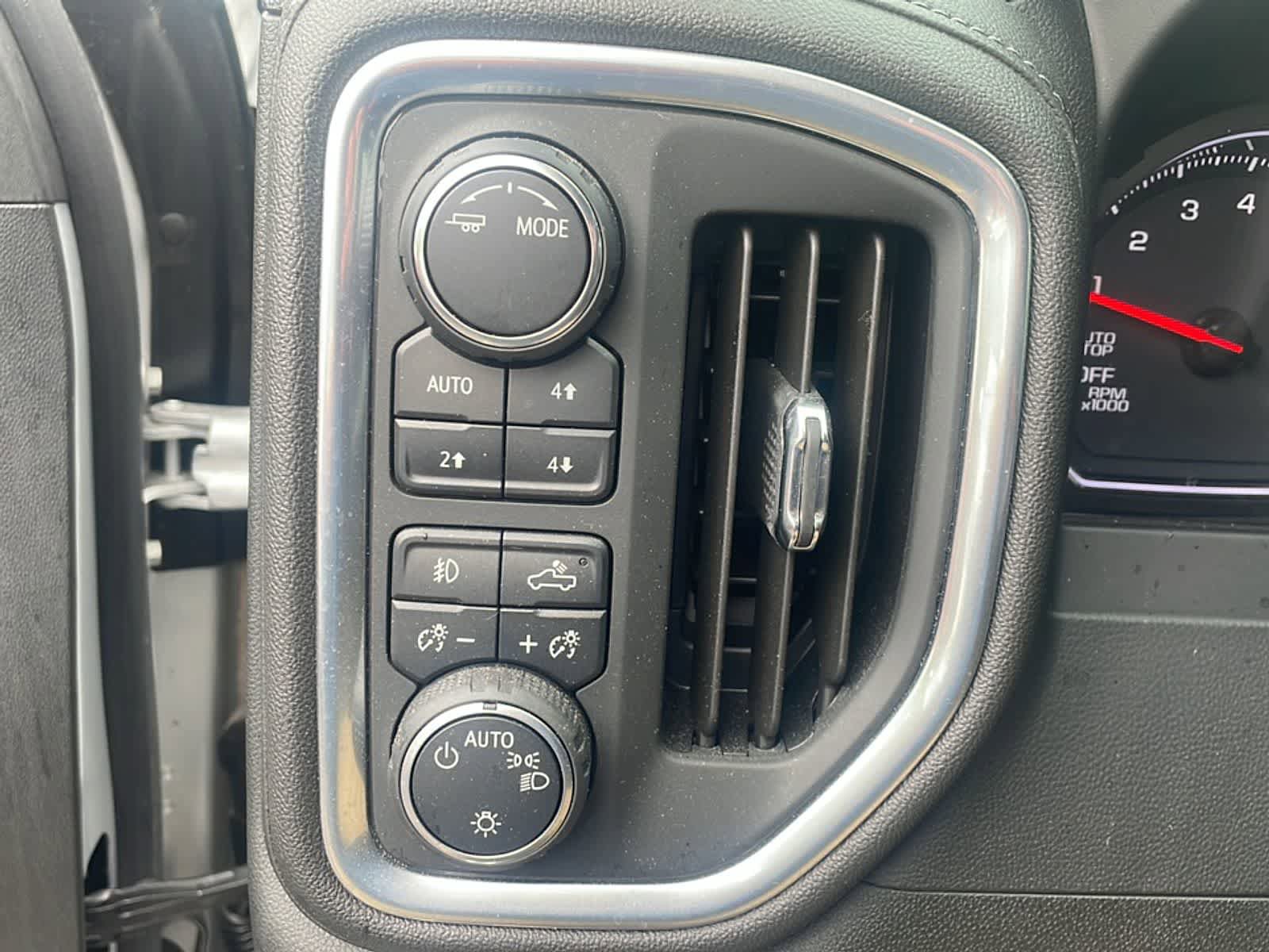 Used 2020 Chevrolet Silverado 1500 RST AWD/4WD image 15