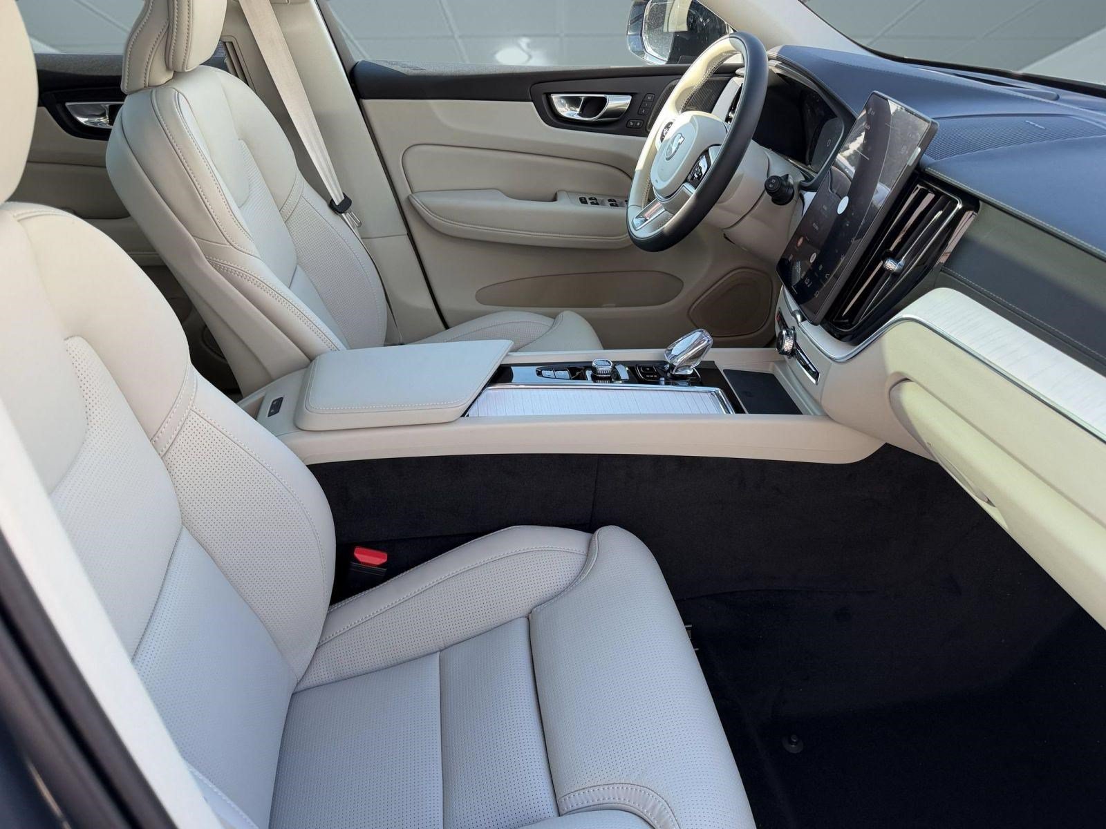 New 2026 Volvo XC60 T8 Ultra w/ Climate Package AWD/4WD image 25