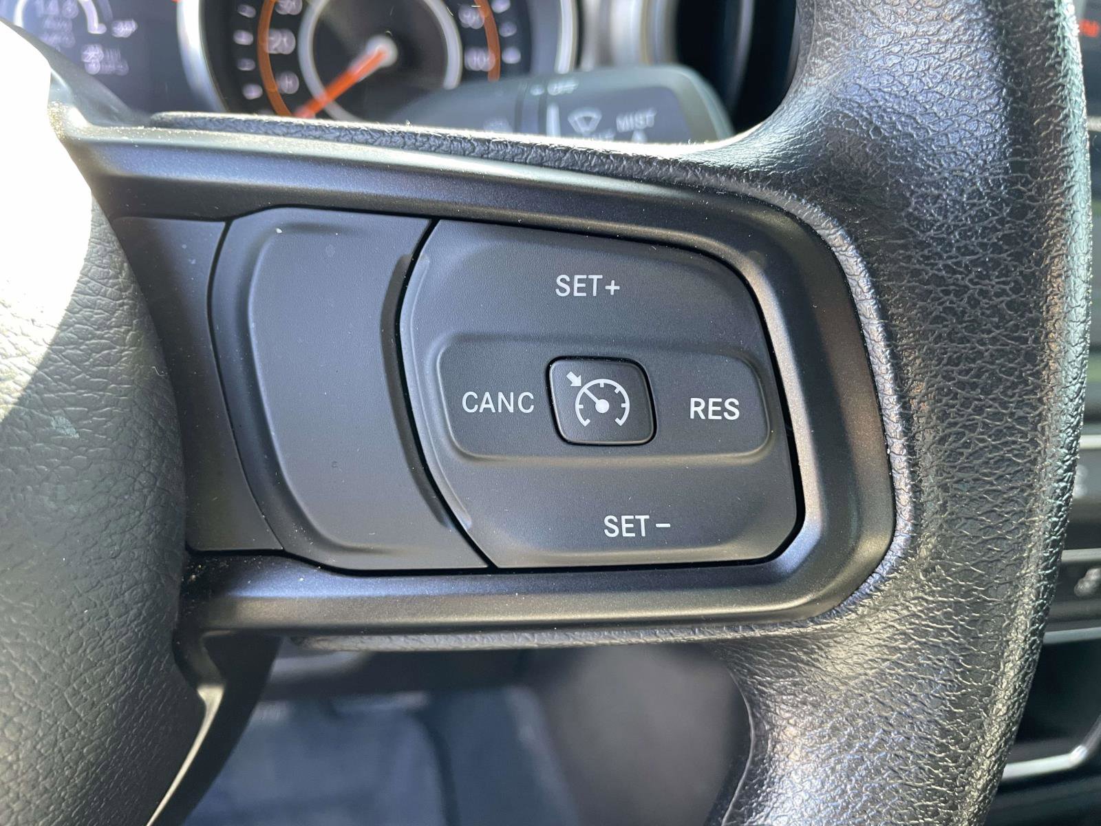 Used 2023 Jeep Gladiator Sport image 15