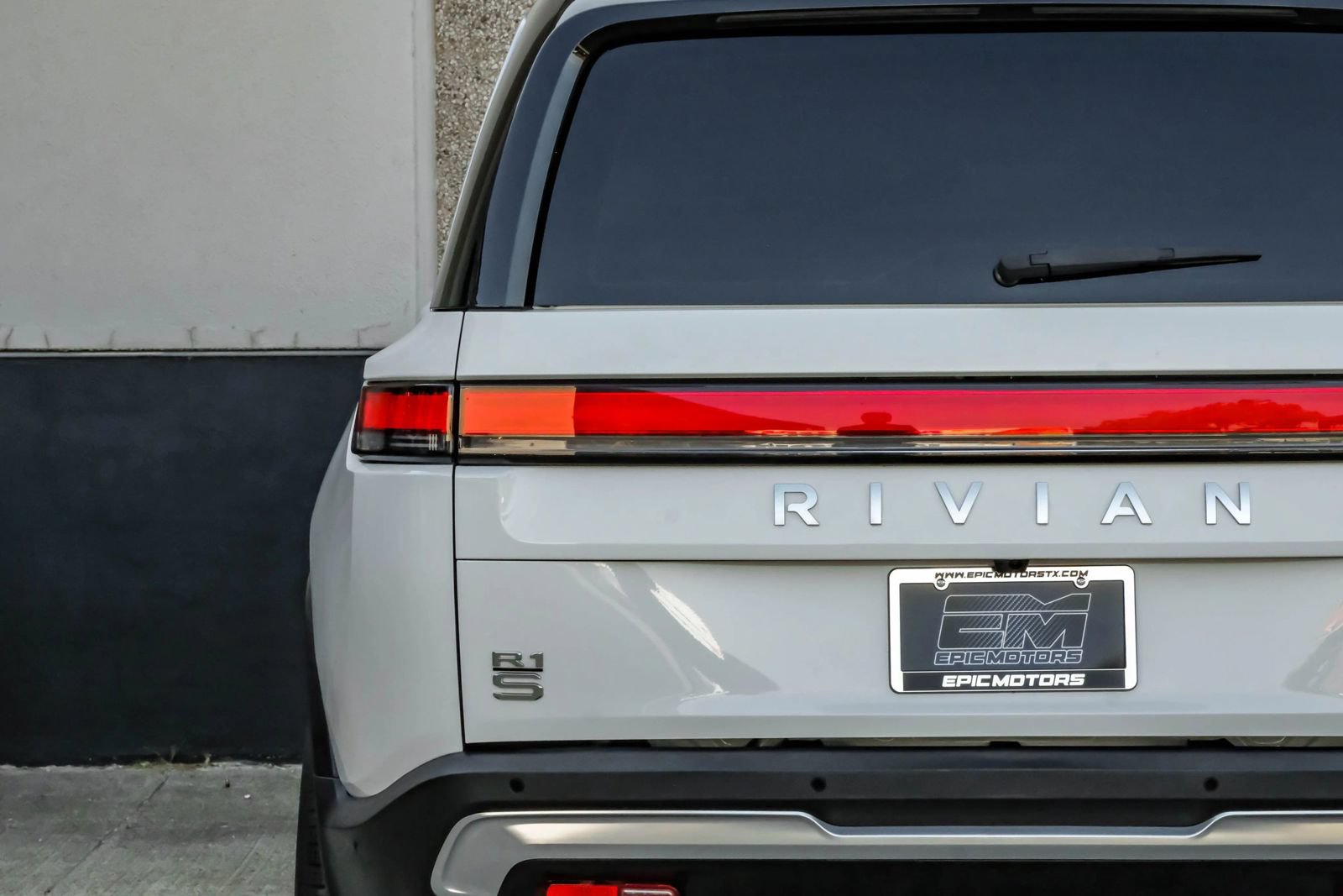 Used 2024 Rivian R1S Adventure AWD/4WD image 61