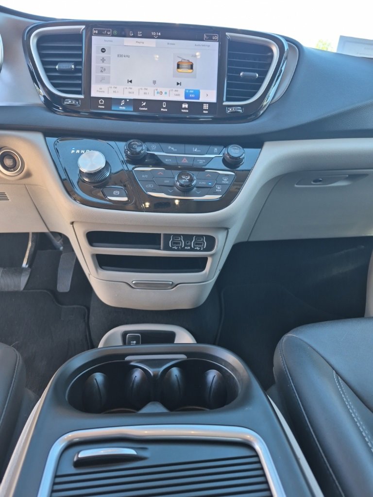 Certified 2024 Chrysler Pacifica Touring-L image 42