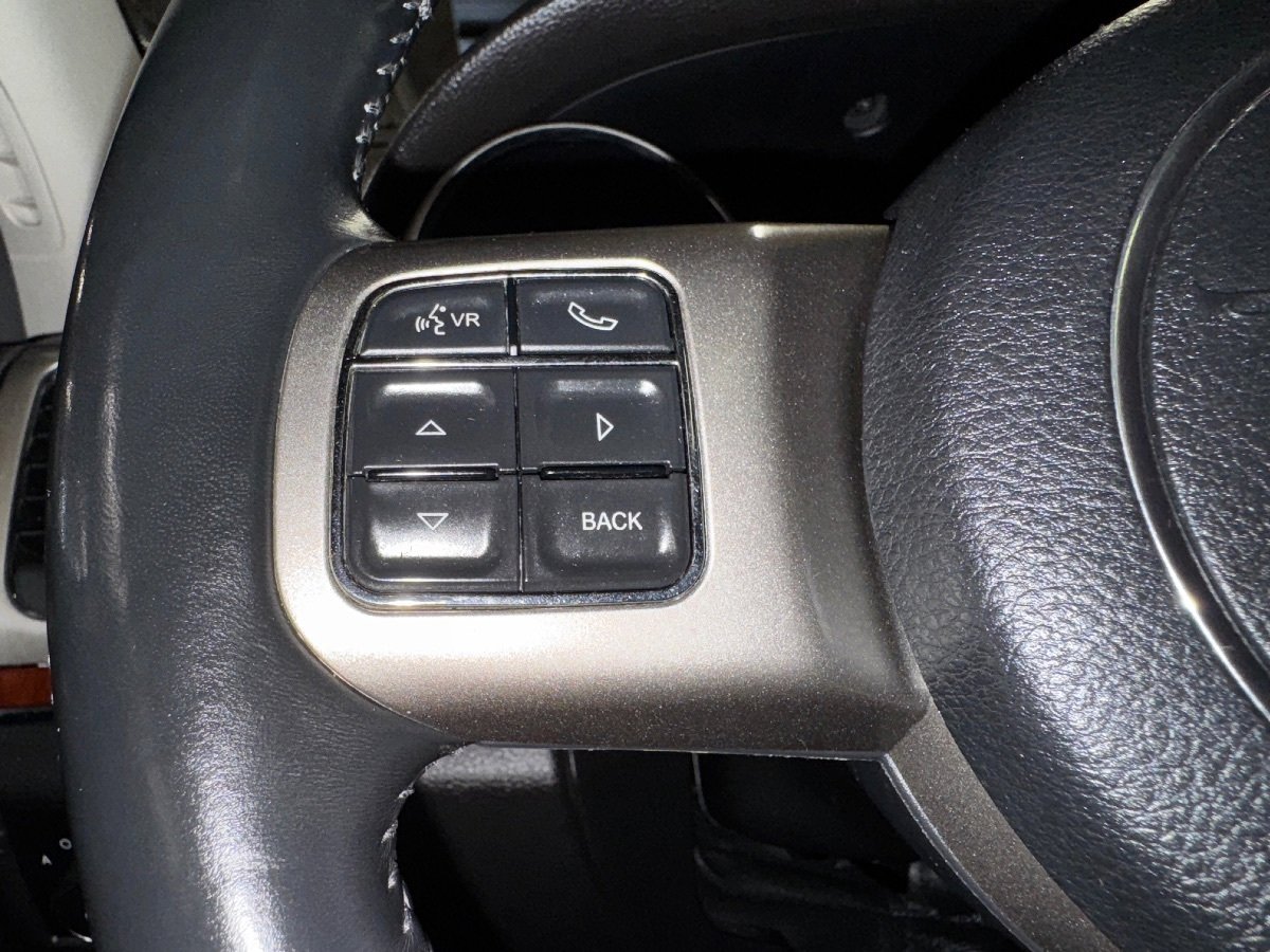 Used 2013 Jeep Grand Cherokee Limited w/ Trailer Tow Group image 22