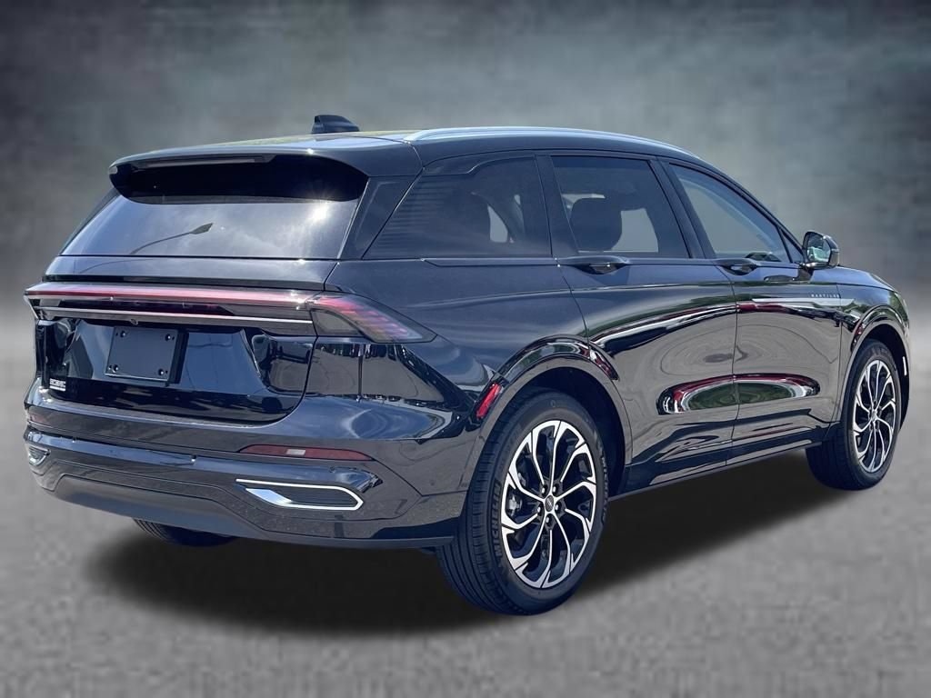 Used 2025 Lincoln Nautilus Reserve AWD/4WD image 3