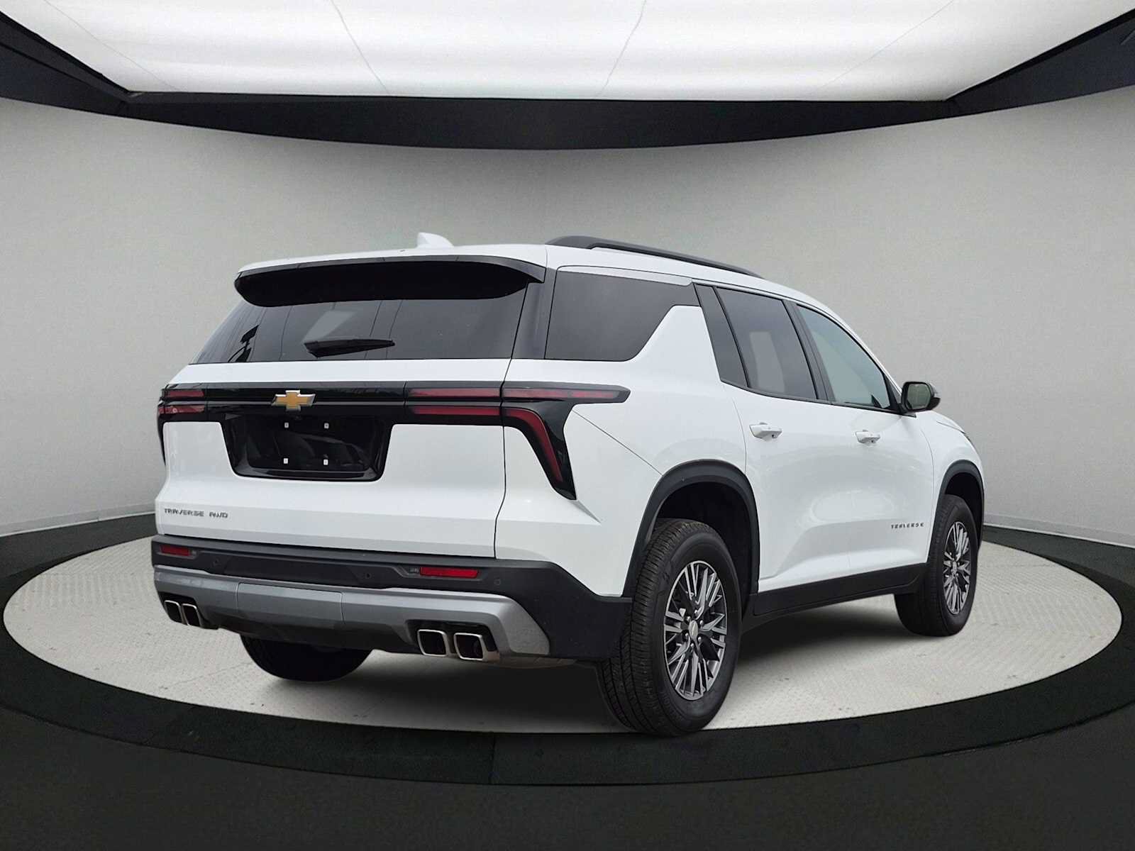 Used 2025 Chevrolet Traverse LT AWD/4WD image 8