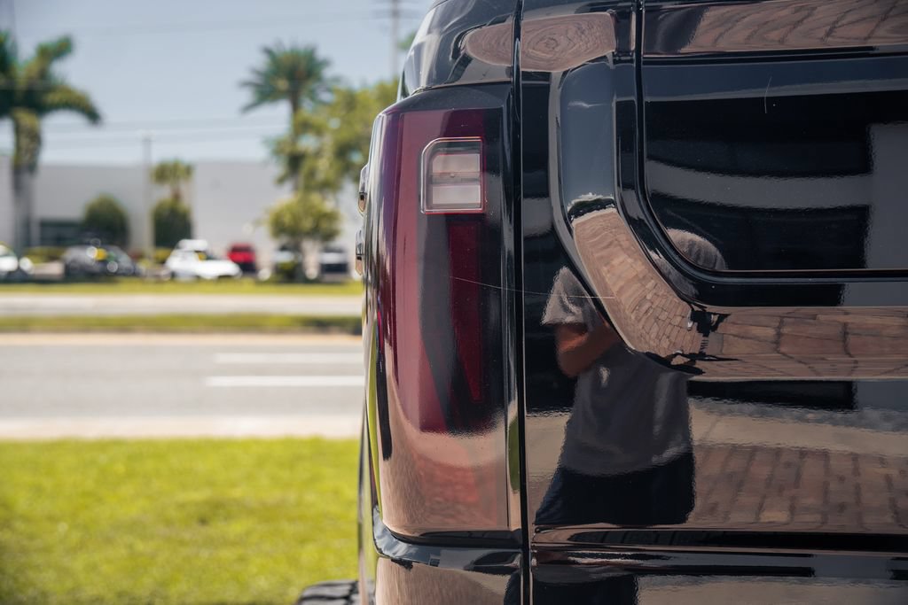 Used 2024 GMC Sierra 3500 Denali Ultimate AWD/4WD image 11