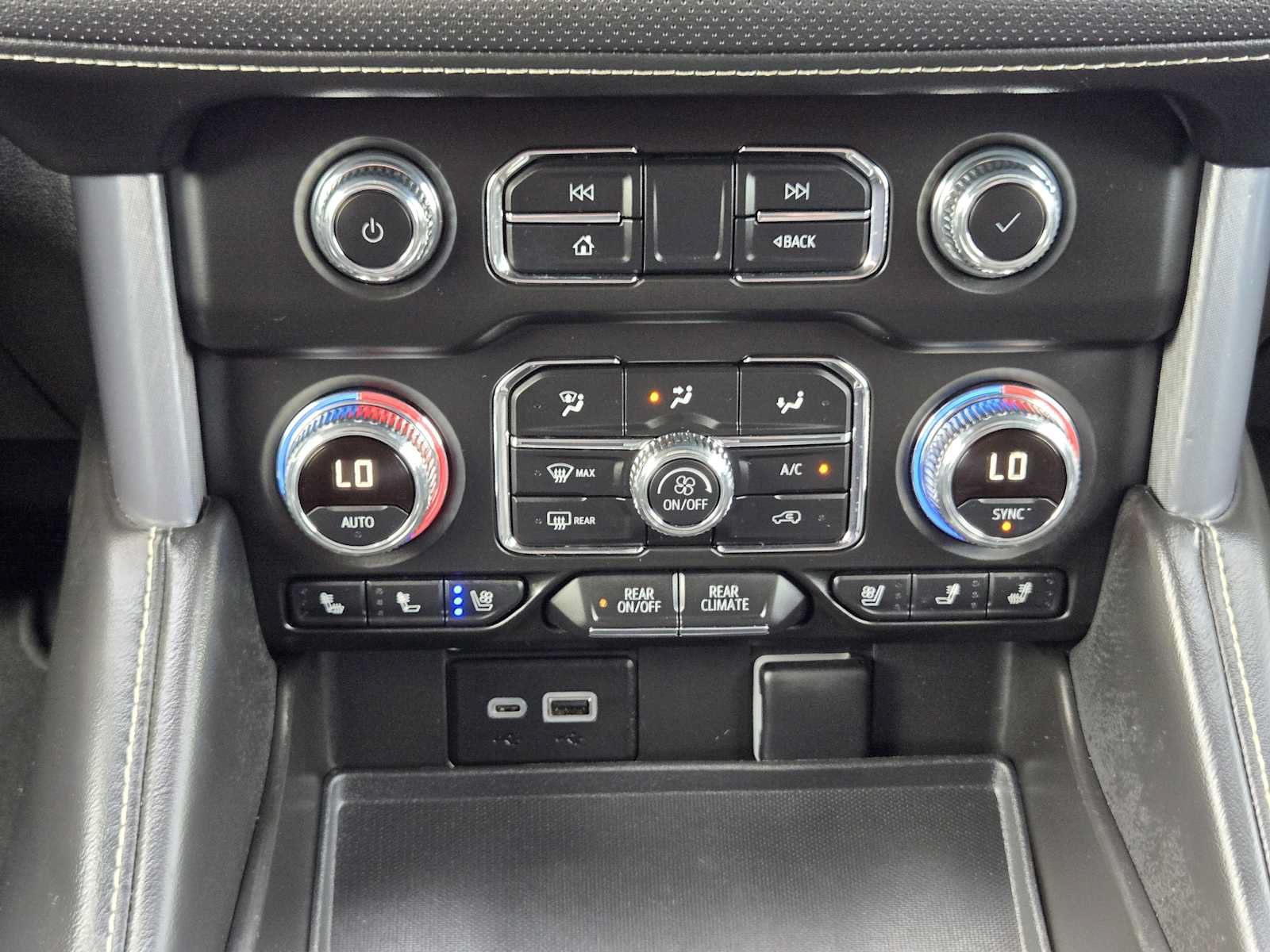 Certified 2024 GMC Yukon SLT w/ SLT Luxury Package AWD/4WD image 19