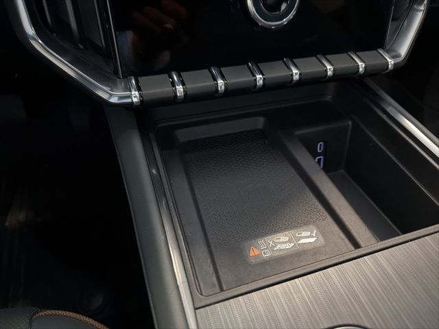 Used 2025 GMC Acadia AT4 w/ Luxury Package image 31