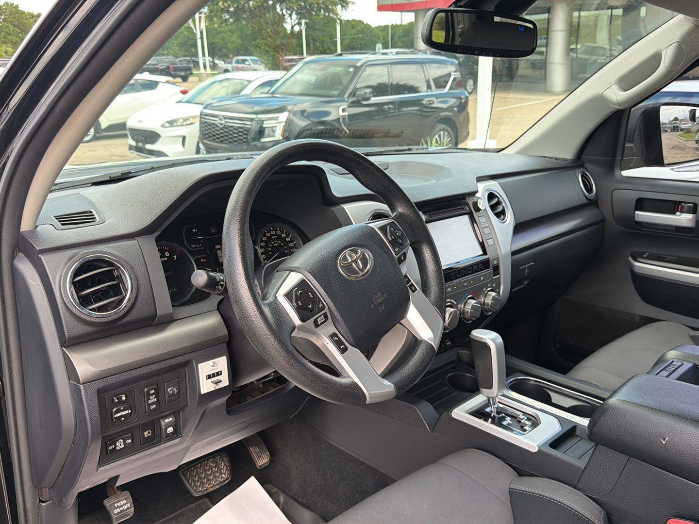 Used 2018 Toyota Tundra SR5 w/ SR5 Upgrade Package AWD/4WD image 19
