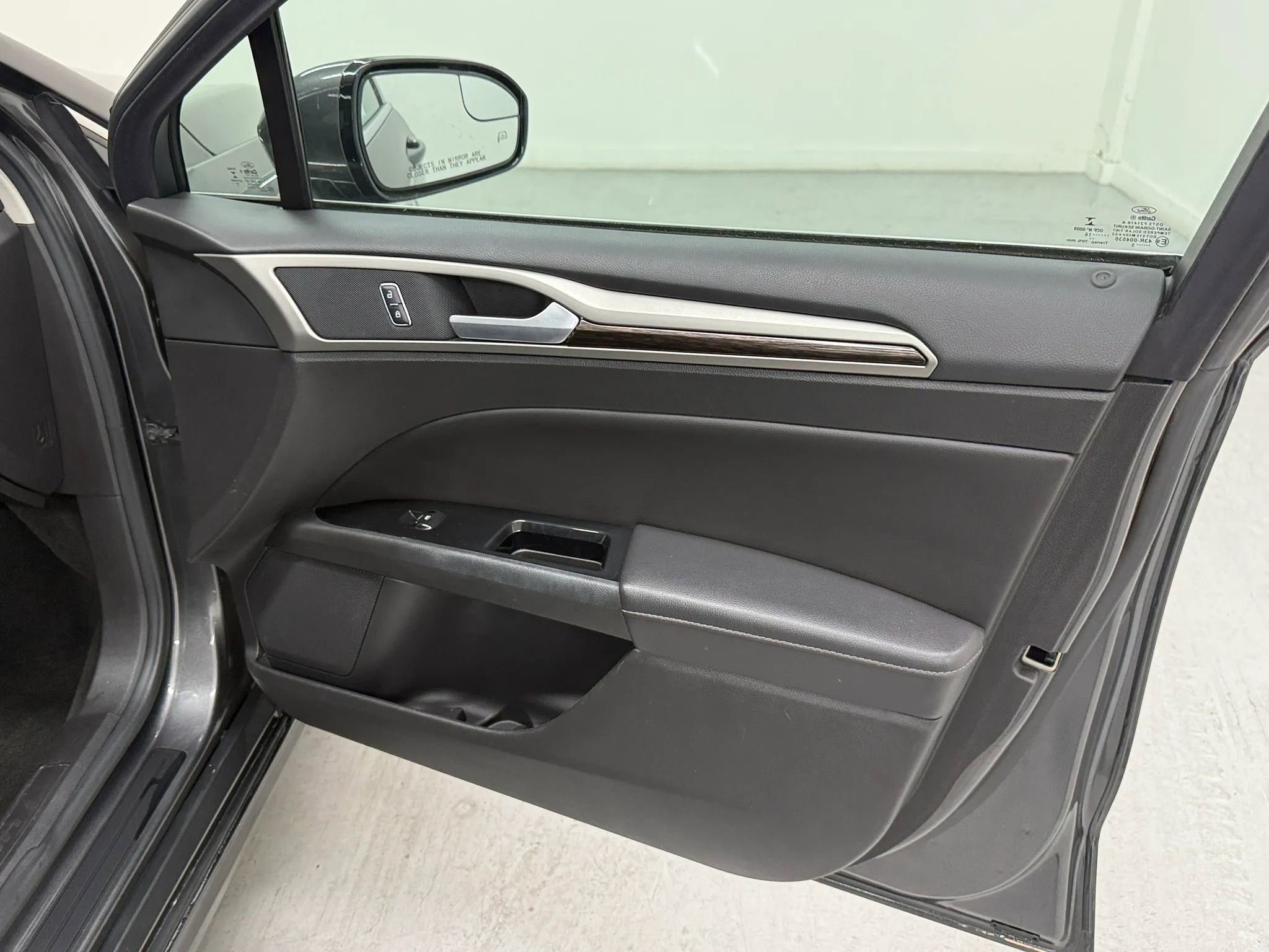 Used 2016 Ford Fusion SE w/ Equipment Group 202A image 9