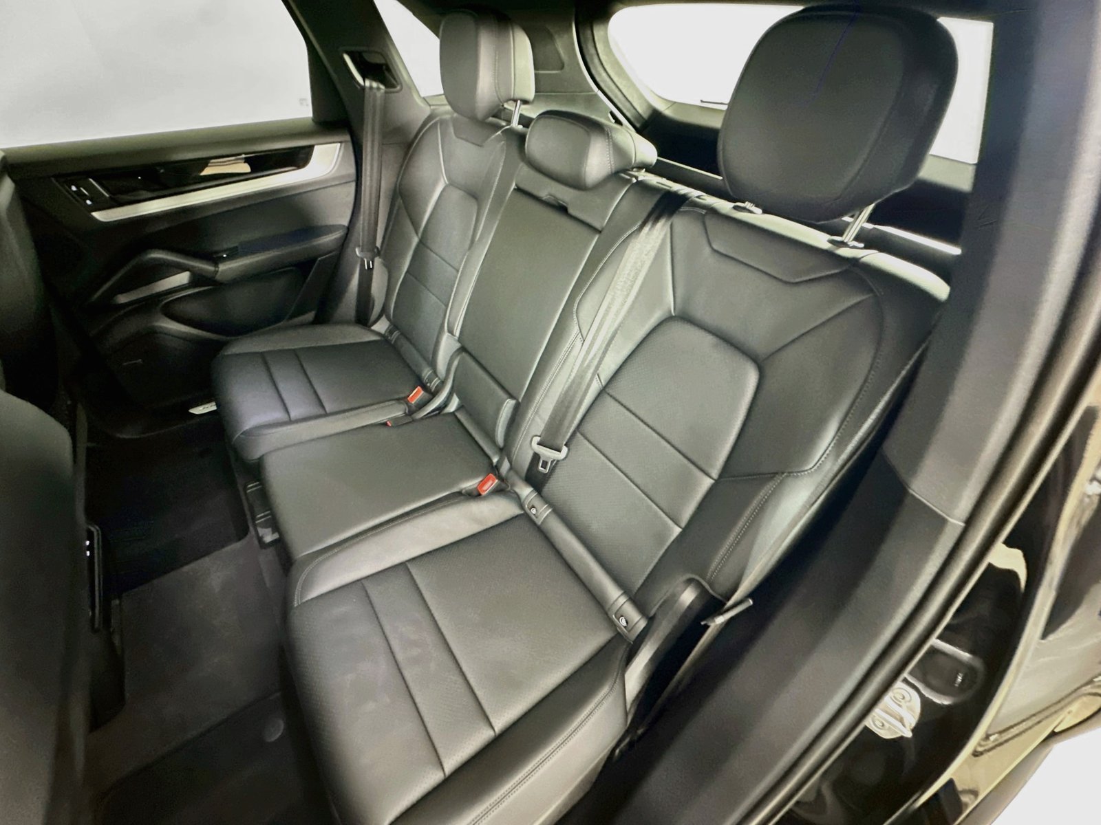 Certified 2025 Porsche Cayenne S AWD/4WD image 35