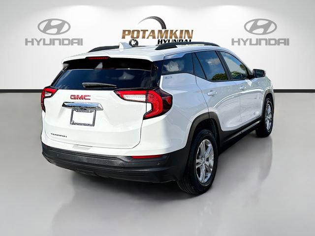 Used 2023 GMC Terrain SLE w/ Driver Convenience Package image 5