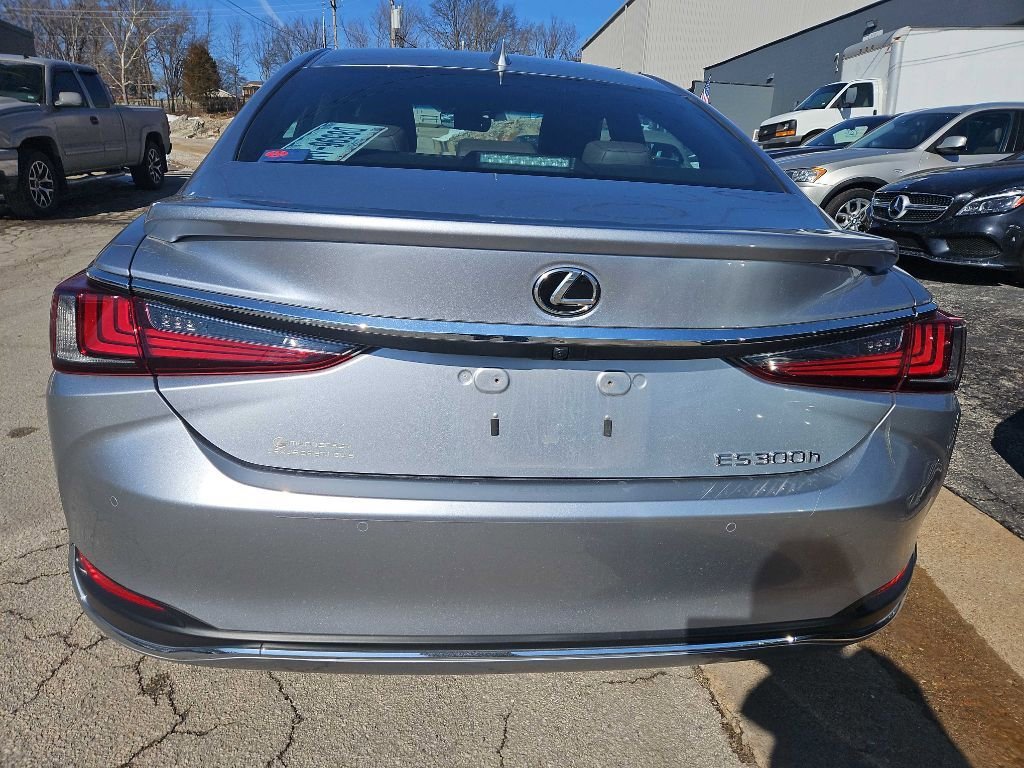 Used 2024 Lexus ES 300h w/ Luxury Package image 6