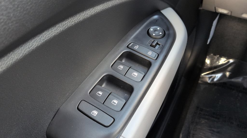 Certified 2021 Hyundai Venue SEL FWD image 16