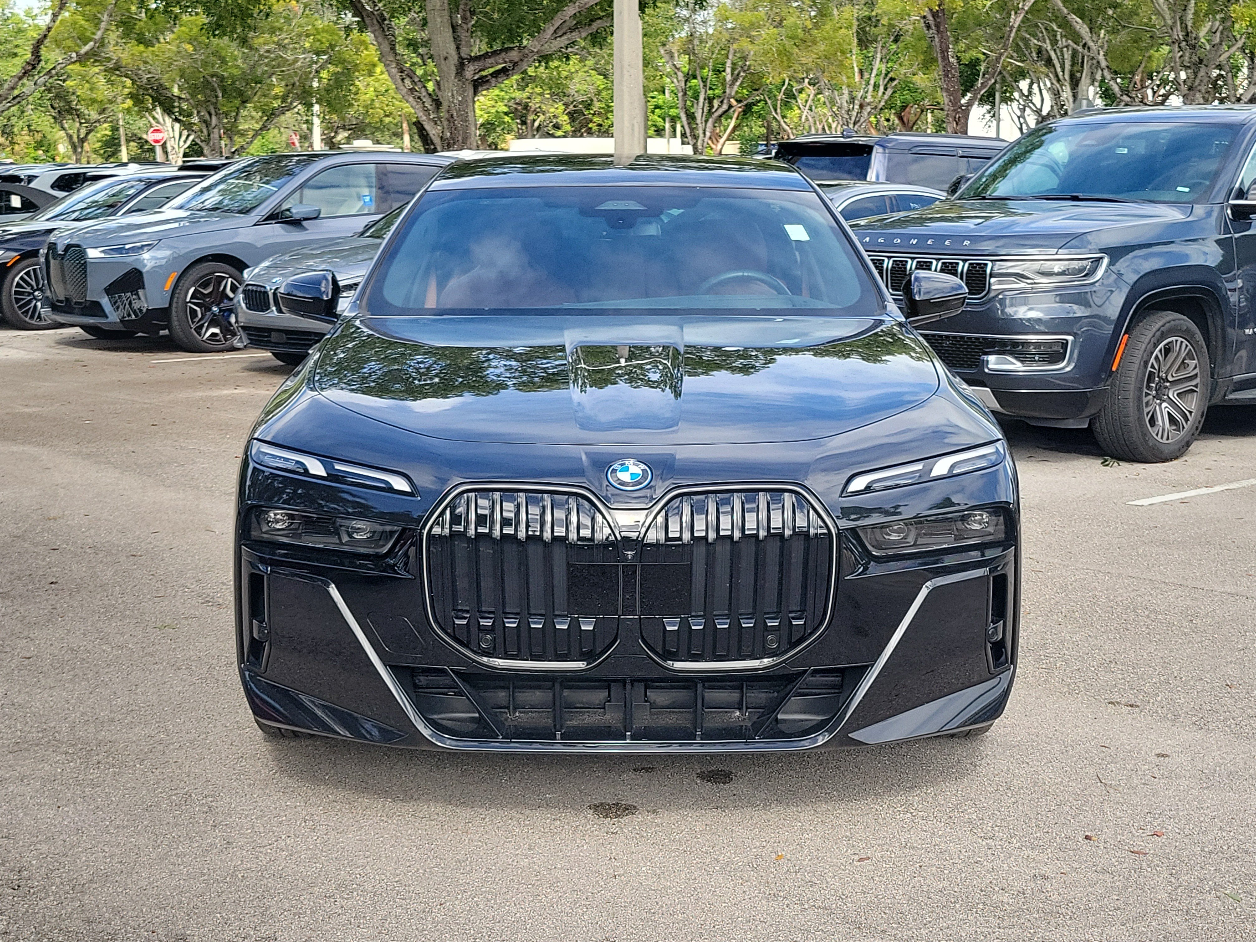 Used 2026 BMW i7 eDrive50 w/ M Sport Package RWD image 5