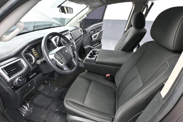 Used 2018 Nissan Titan SV AWD/4WD image 16