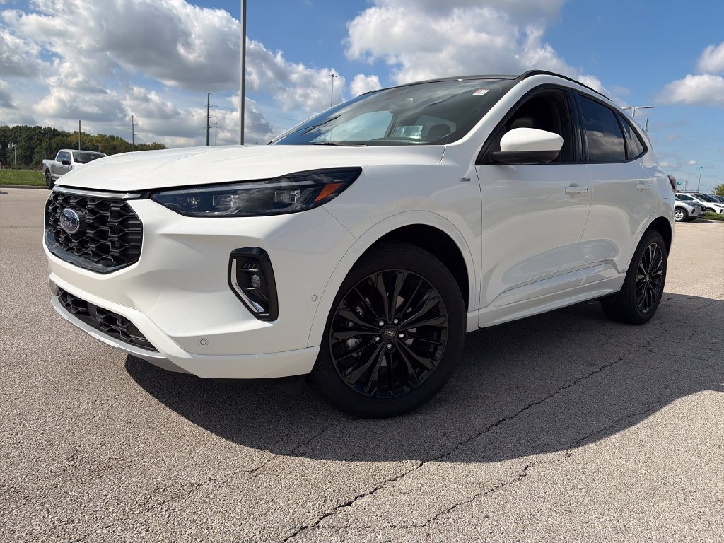 Used 2023 Ford Escape ST-Line Elite w/ Premium Technology Package AWD/4WD image 3