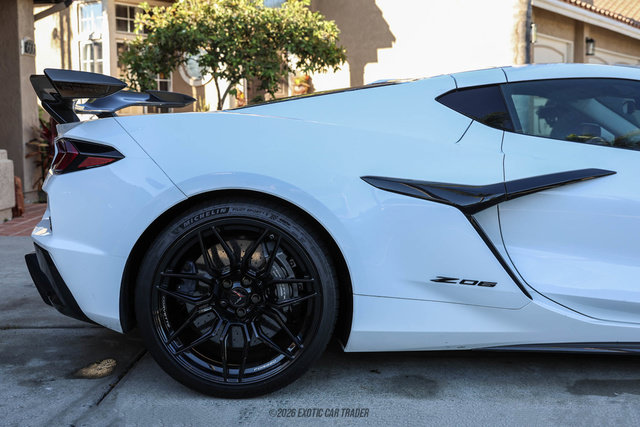 Used 2025 Chevrolet Corvette Z06 w/ Z07 Performance Package RWD image 9