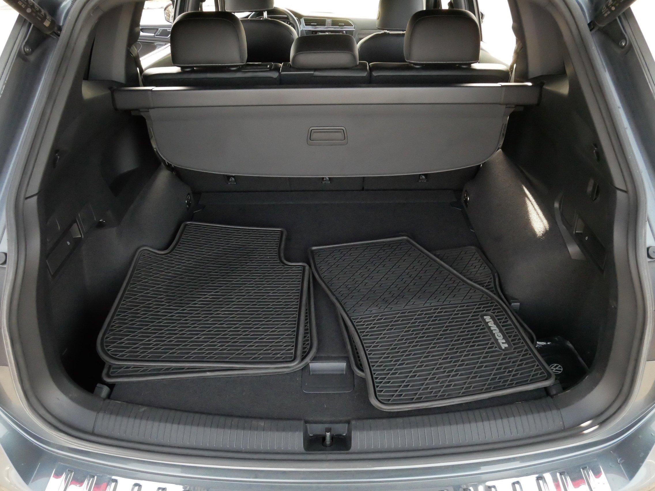 Used 2022 Volkswagen Tiguan SEL R-Line image 18