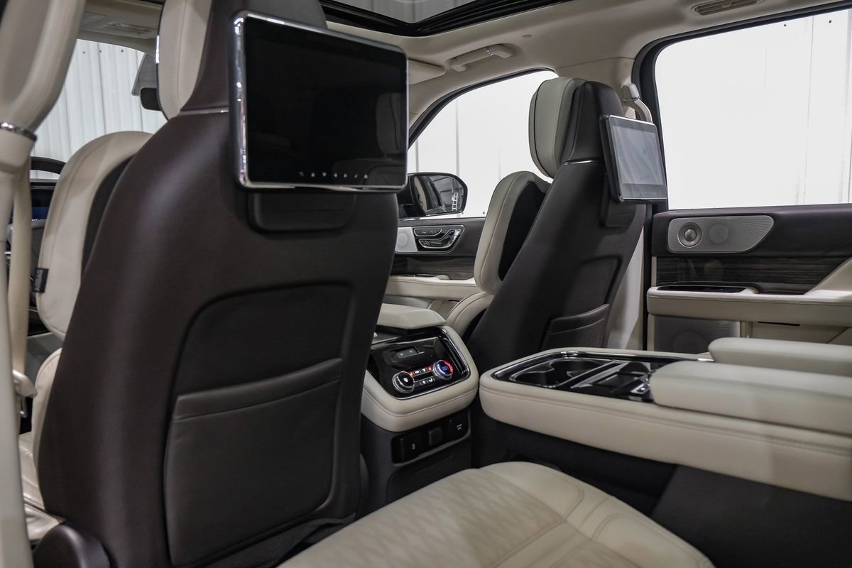 Used 2020 Lincoln Navigator Black Label w/ Cargo Convenience Package AWD/4WD image 39