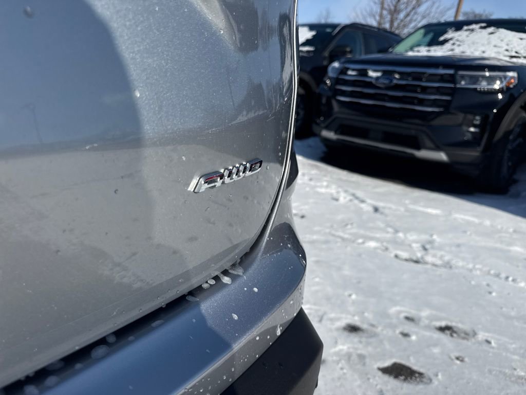 Used 2024 Ford Edge SEL w/ Convenience Package image 11