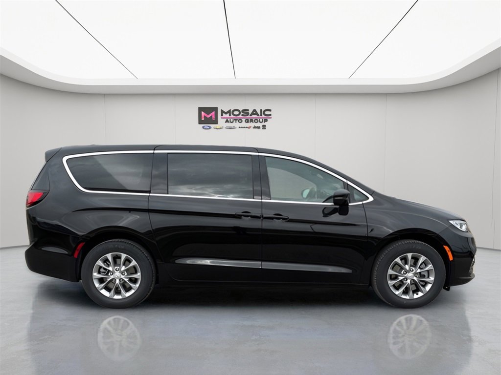 New 2026 Chrysler Pacifica Select image 10