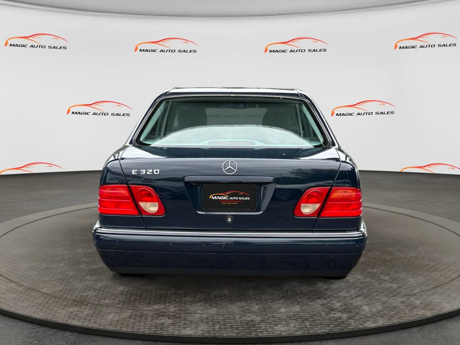 Used 1999 Mercedes-Benz E 320 Sedan image 9