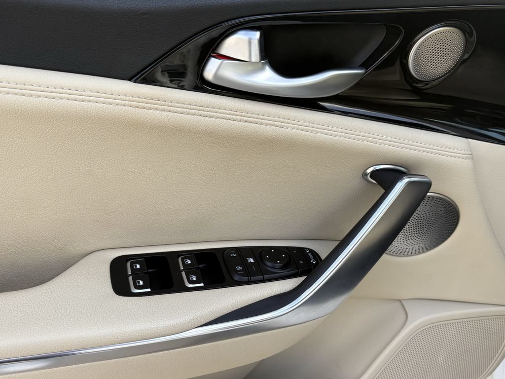 Used 2023 Kia Stinger GT-Line w/ Sun & Sound Package RWD image 10