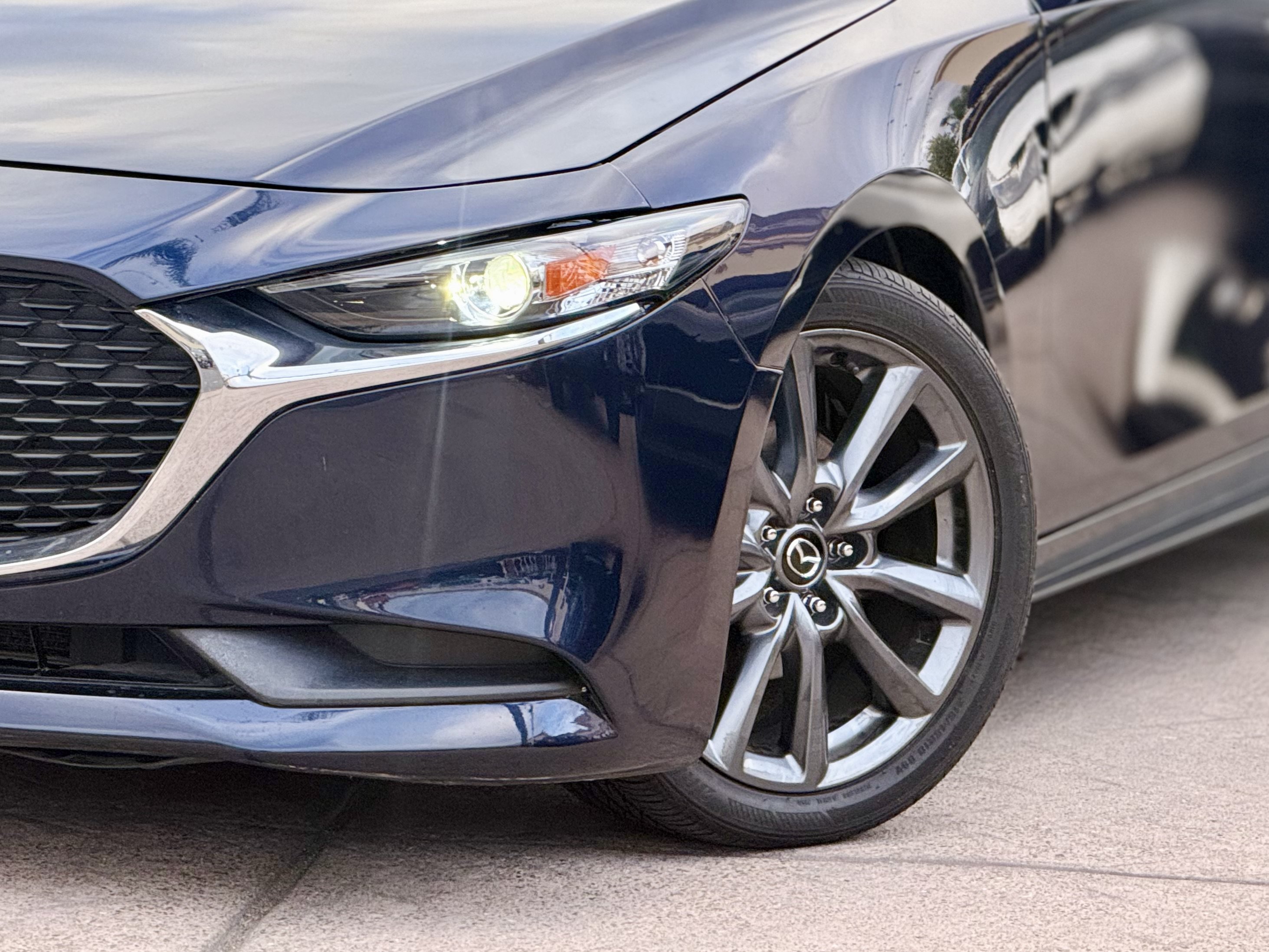 Used 2020 MAZDA MAZDA3 Sedan FWD image 6