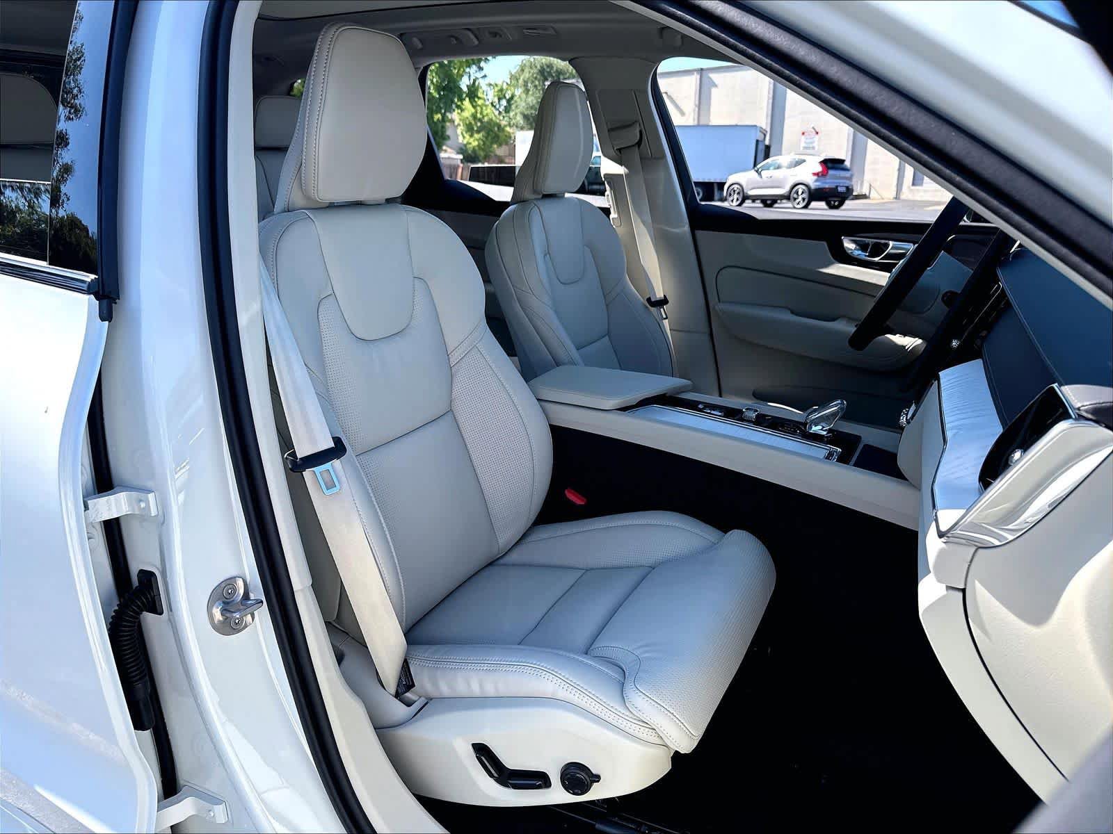 New 2026 Volvo XC60 B5 Ultra w/ Climate Package AWD/4WD image 31