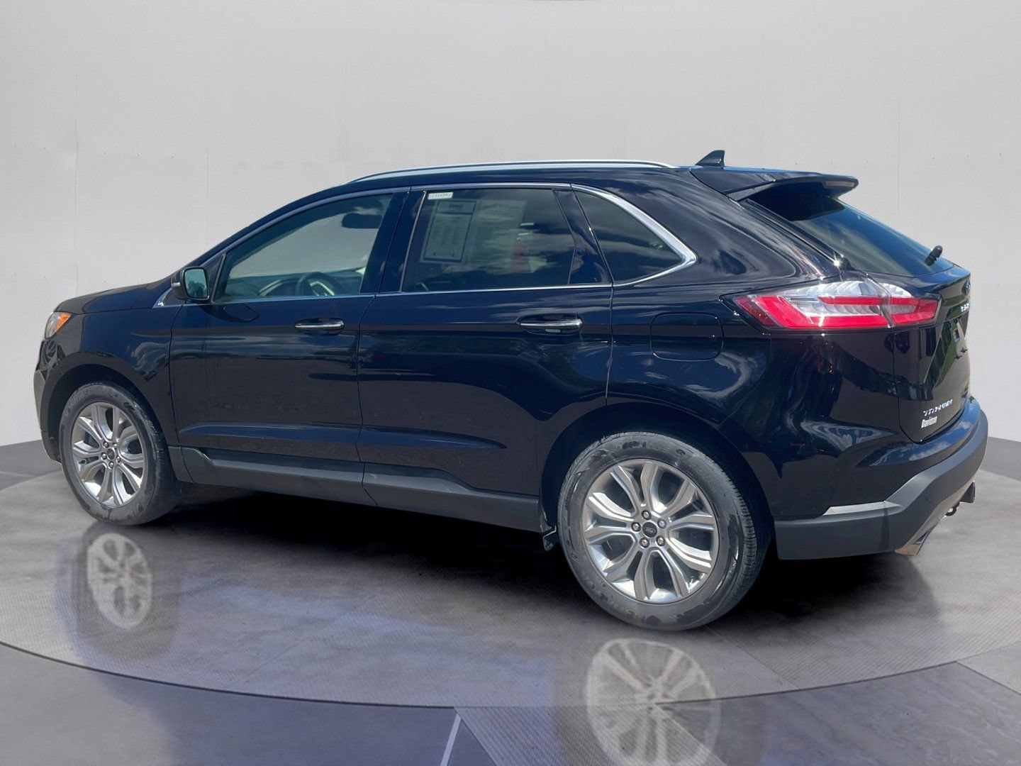 Certified 2023 Ford Edge Titanium AWD/4WD image 3
