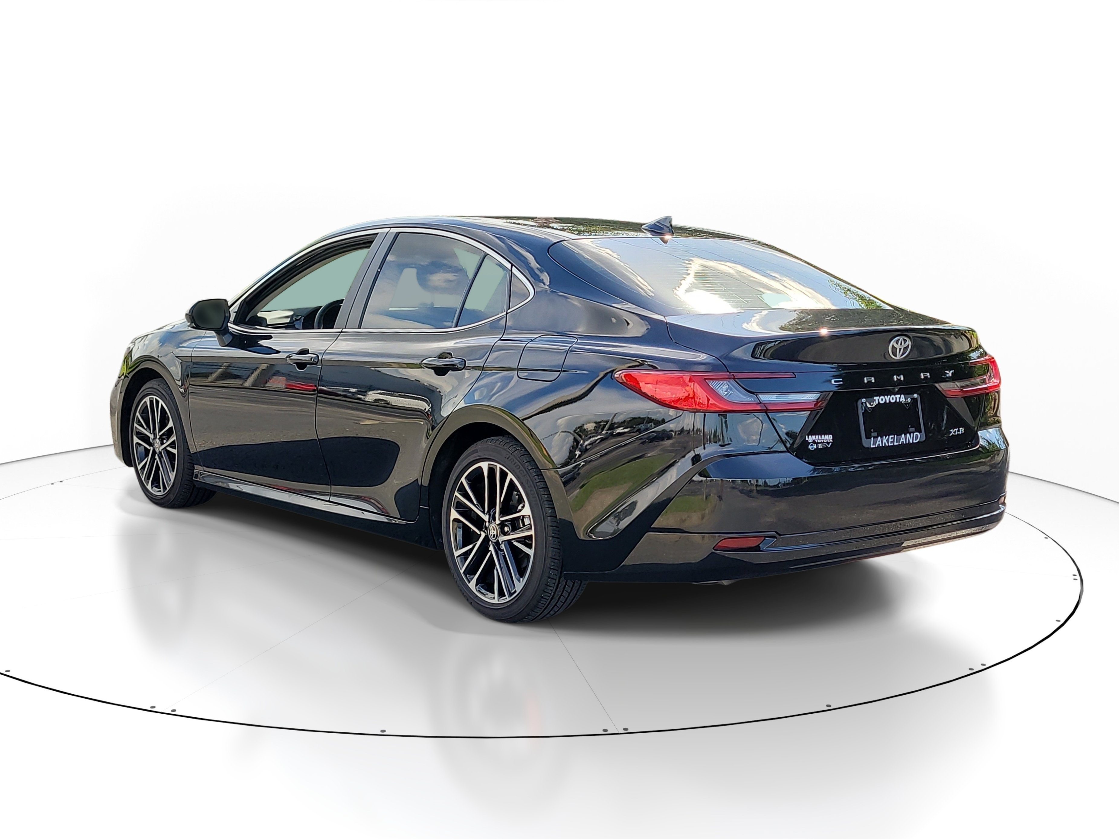 Used 2026 Toyota Camry XLE FWD image 5