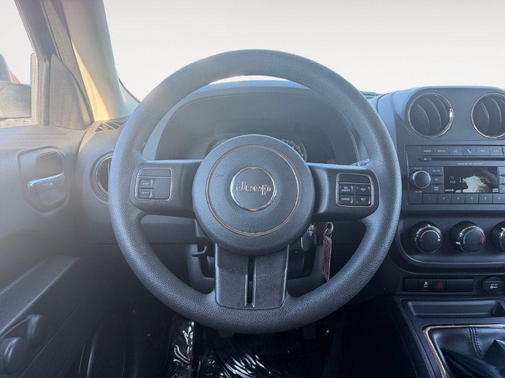 Used 2016 Jeep Patriot Sport FWD image 14