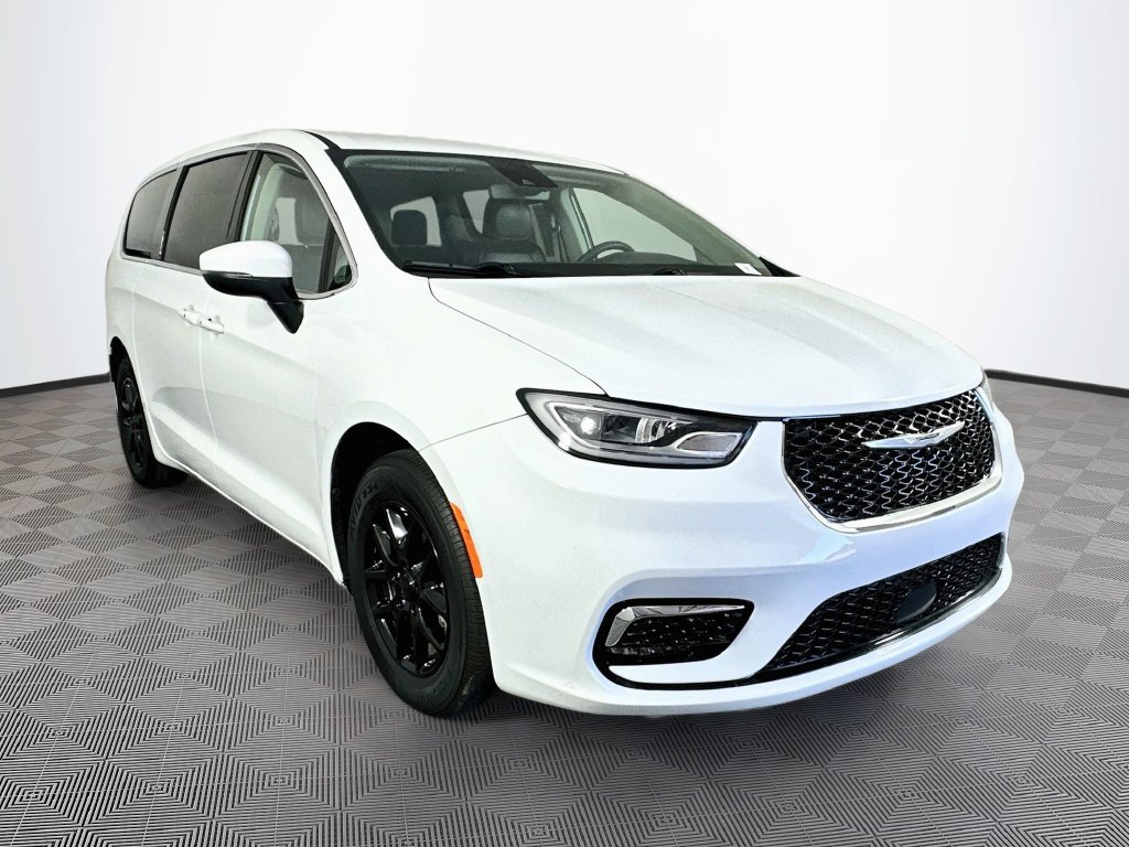 Certified 2023 Chrysler Pacifica Touring-L FWD image 2