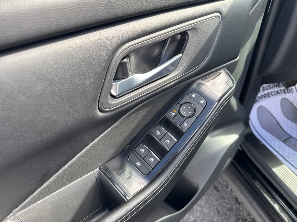 Certified 2025 Nissan Rogue SV image 20