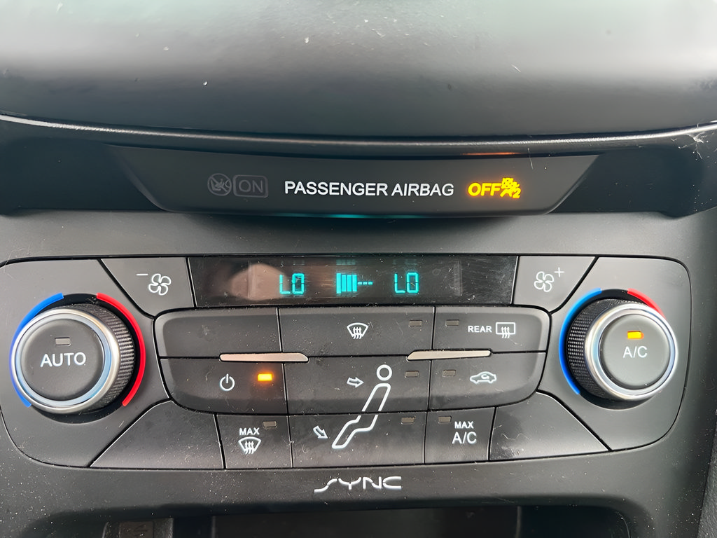 Used 2016 Ford Focus SE FWD image 26