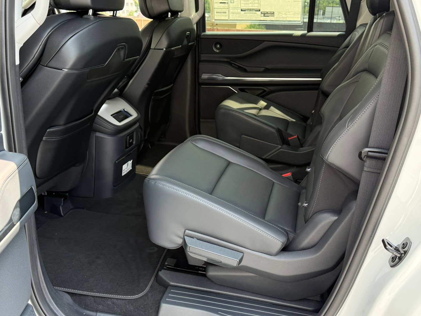 New 2027 Lincoln Navigator L Premier AWD/4WD image 18