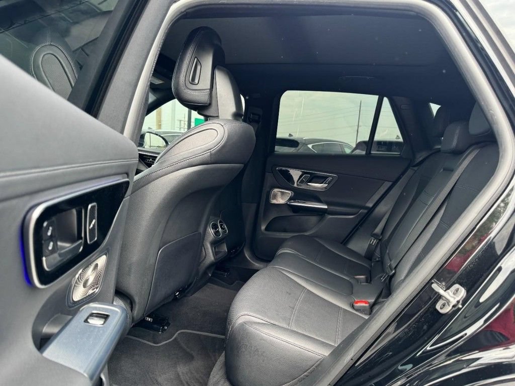 Used 2025 Mercedes-Benz GLC 300 4MATIC image 10