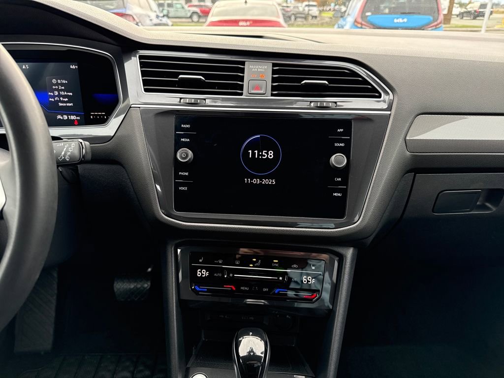 Used 2022 Volkswagen Tiguan SE image 31