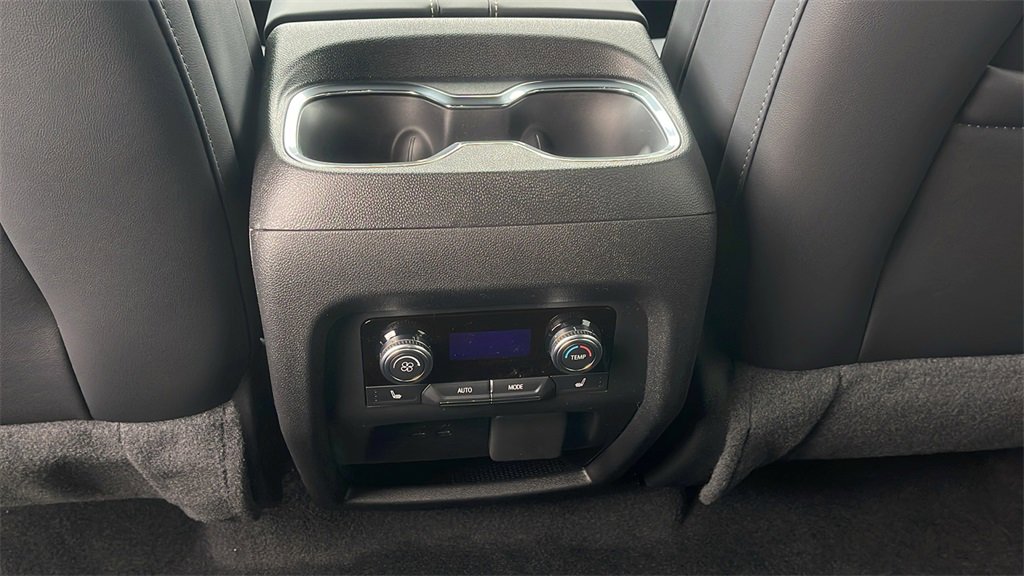 New 2026 GMC Acadia Elevation image 18