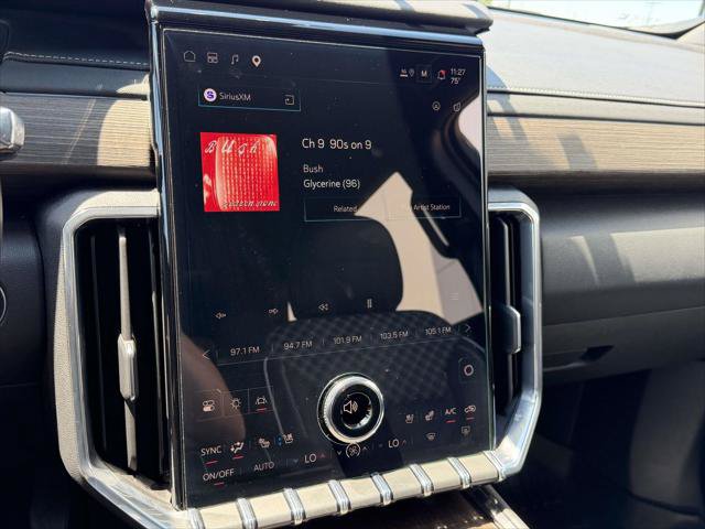 Used 2025 GMC Acadia Denali FWD image 30