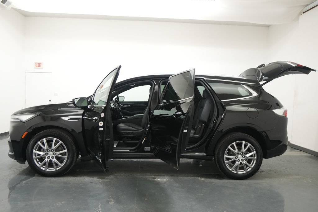 Used 2022 Buick Enclave Premium AWD/4WD image 26