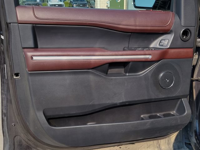 Used 2022 Ford Expedition Limited AWD/4WD image 7