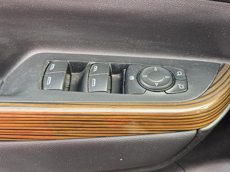 Certified 2023 GMC Acadia SLE w/ Driver Convenience Package image 17