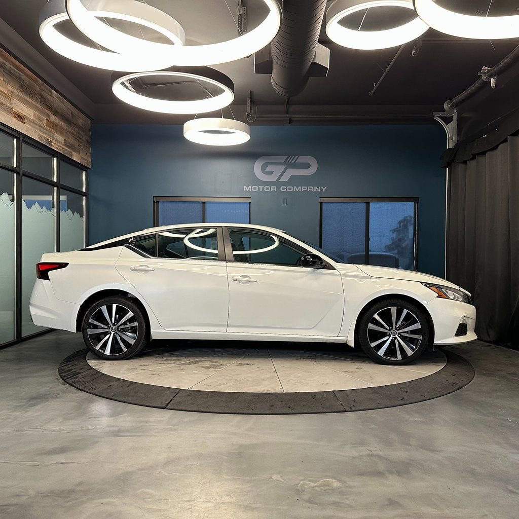 Used 2022 Nissan Altima 2.5 SR AWD/4WD image 2