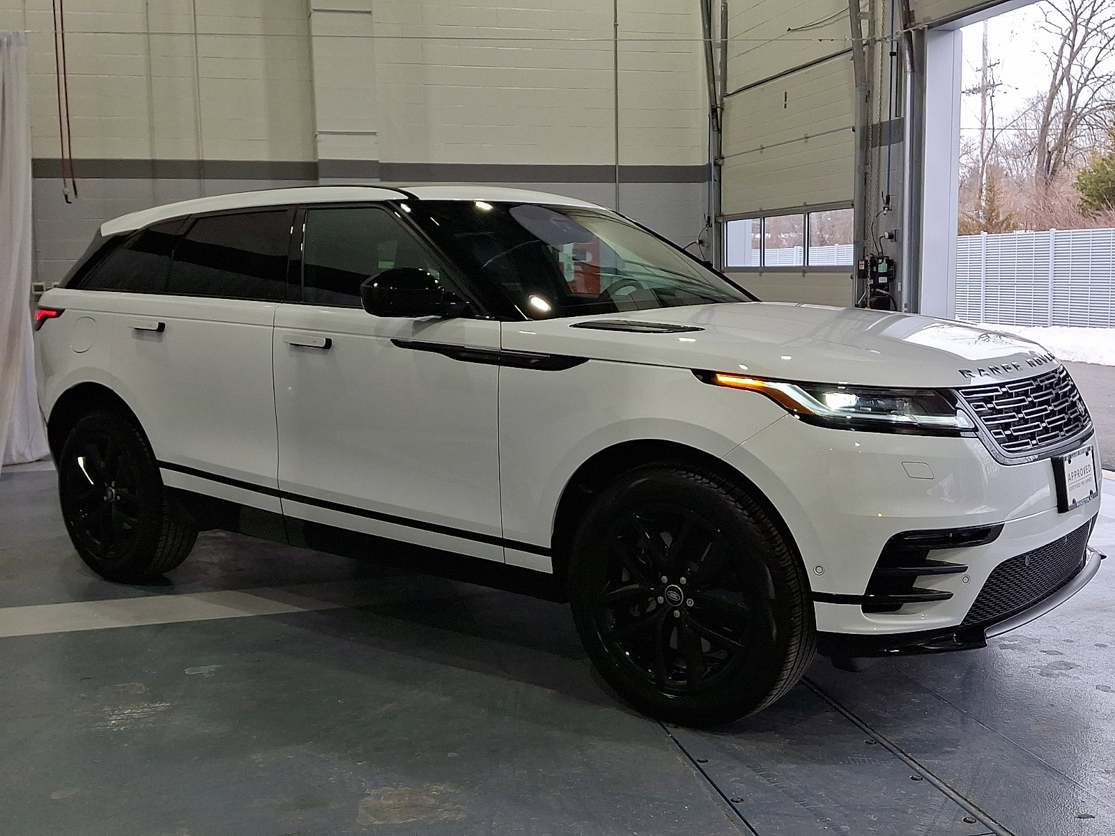 Certified 2026 Land Rover Range Rover Velar Dynamic SE image 6