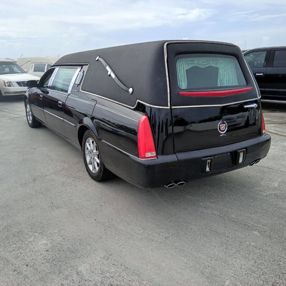 Used 2011 Cadillac DTS Limousine FWD image 4