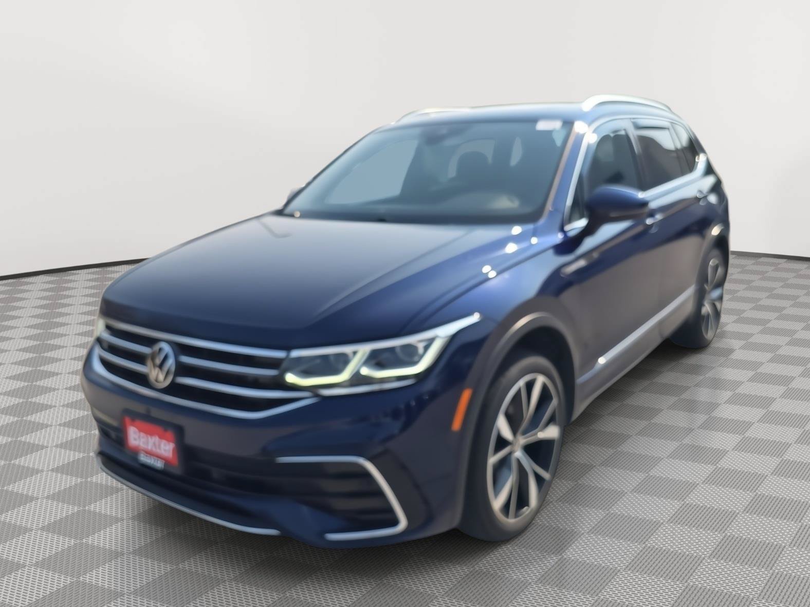 Used 2022 Volkswagen Tiguan SEL R-Line AWD/4WD image 3