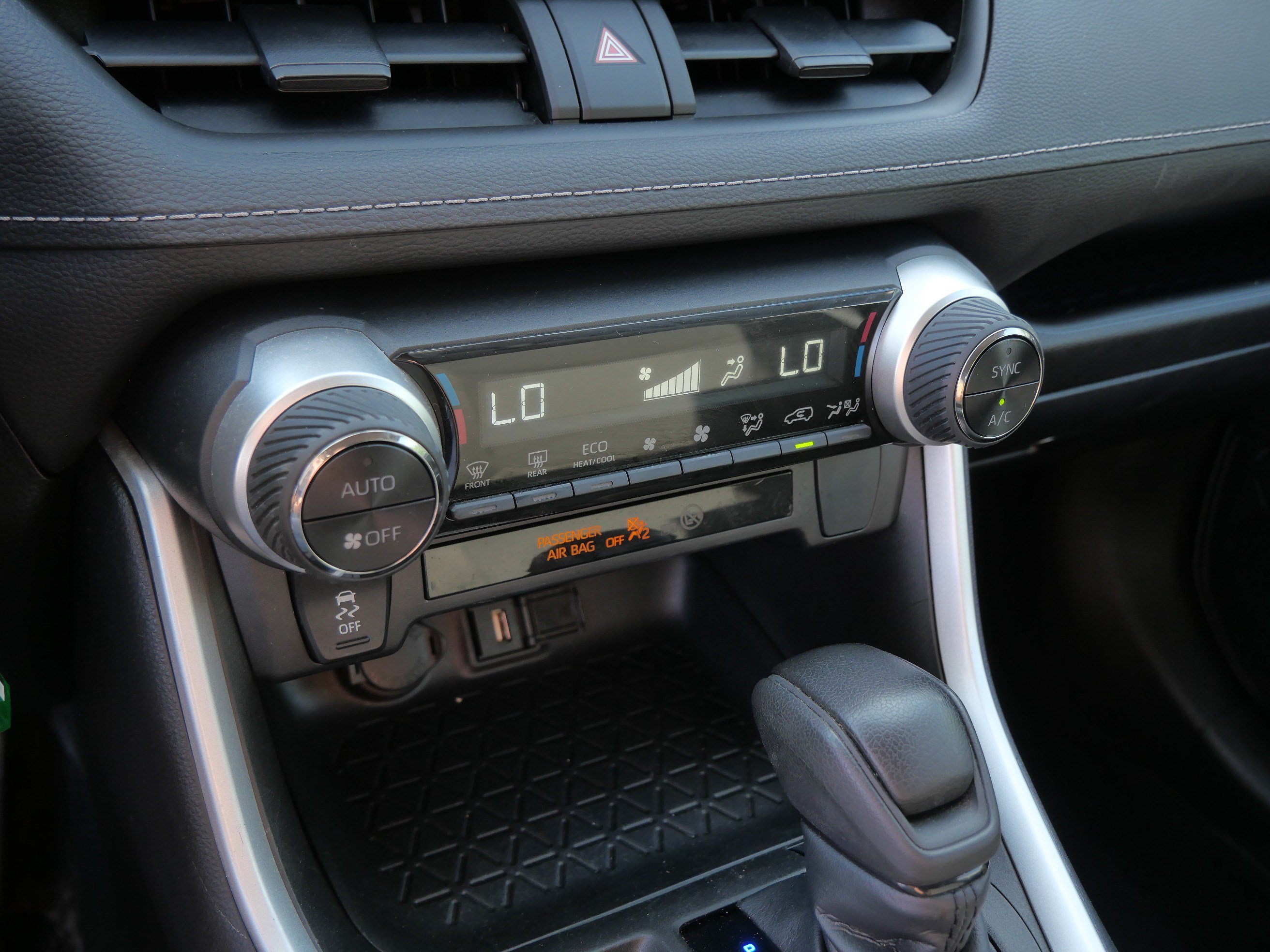 Certified 2022 Toyota RAV4 LE AWD/4WD image 24